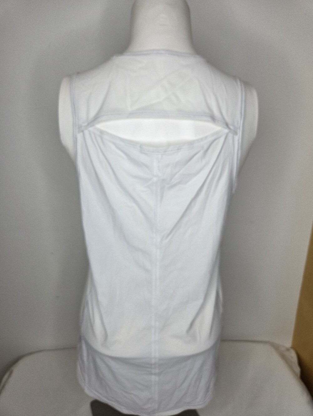 Lululemon Athletic S Lightweight White Women's Athletic sleeveless Tank Top